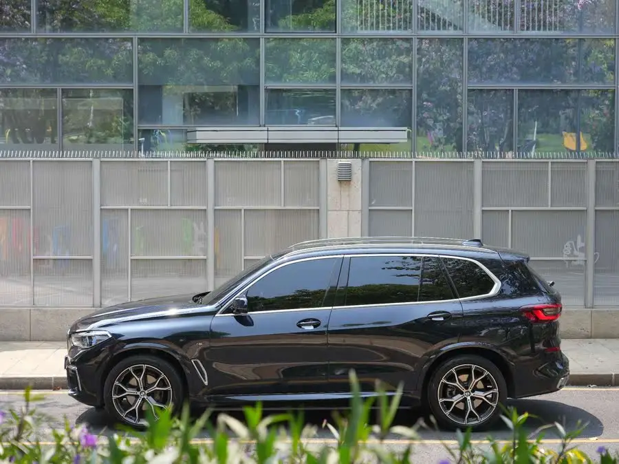 BMW X5 2022 xDrive 40Li M Sport Package