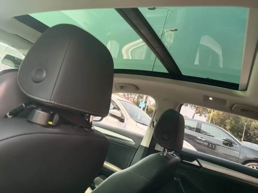 T-ROC 2020 230TSI DSG الدفع الثنائي الطراز الابتكاري