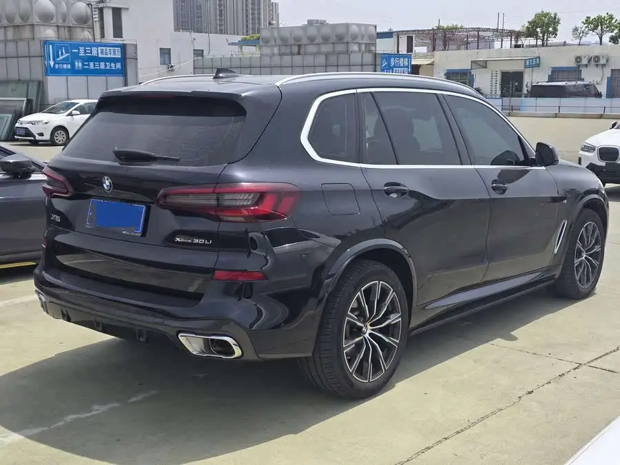 BMW X5 2022 xDrive 30Li Luxury M Sport Package