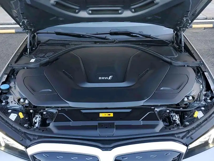 BMW i3 2022 eDrive 35 L