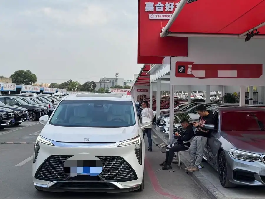 نسخة يونس 2023 من القرن 2.0T بستة مقاعد