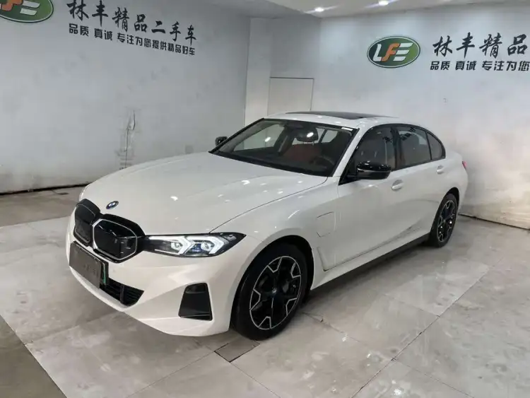 BMW i3 2023 eDrive 40 L Night Edition