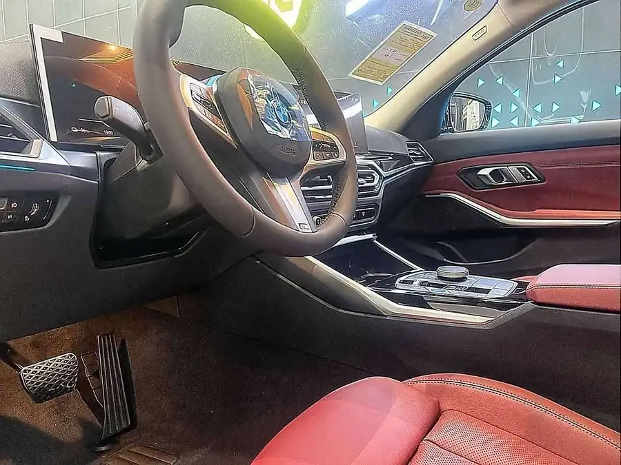 بي إم دبليو i3 2025 eDrive 35 L