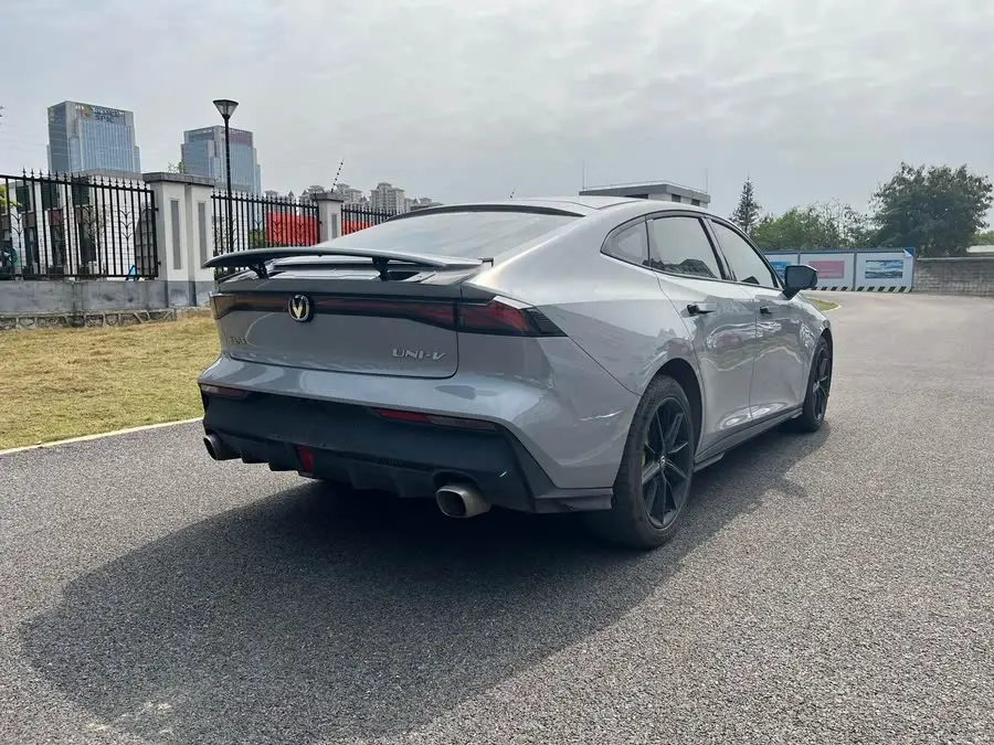 Changan UNI-V 2022 1.5T Premium