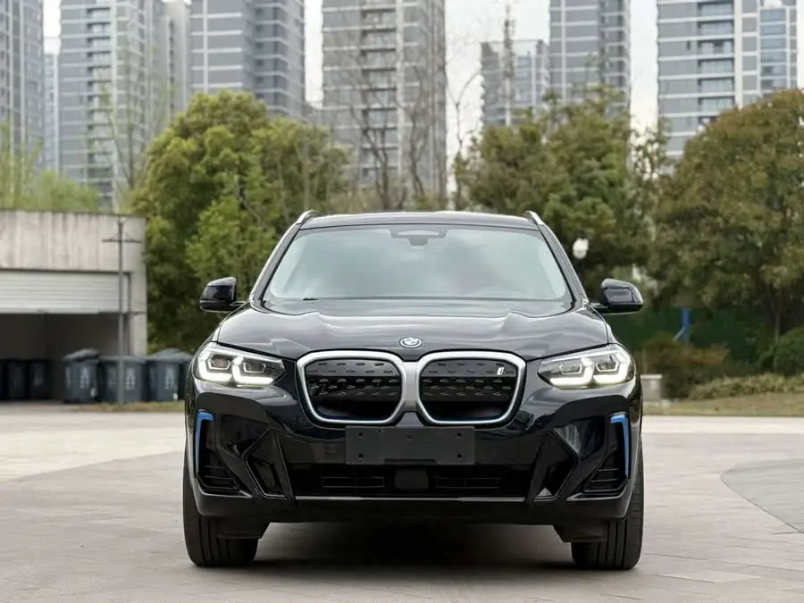 BMW iX3 2022 Leading Edition
