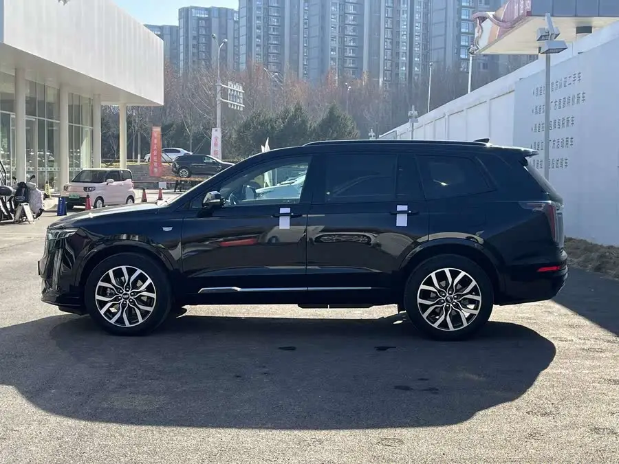 كاديلاك XT6 2022 2.0T ستة مقاعد دفع رباعي بلاتينيوم