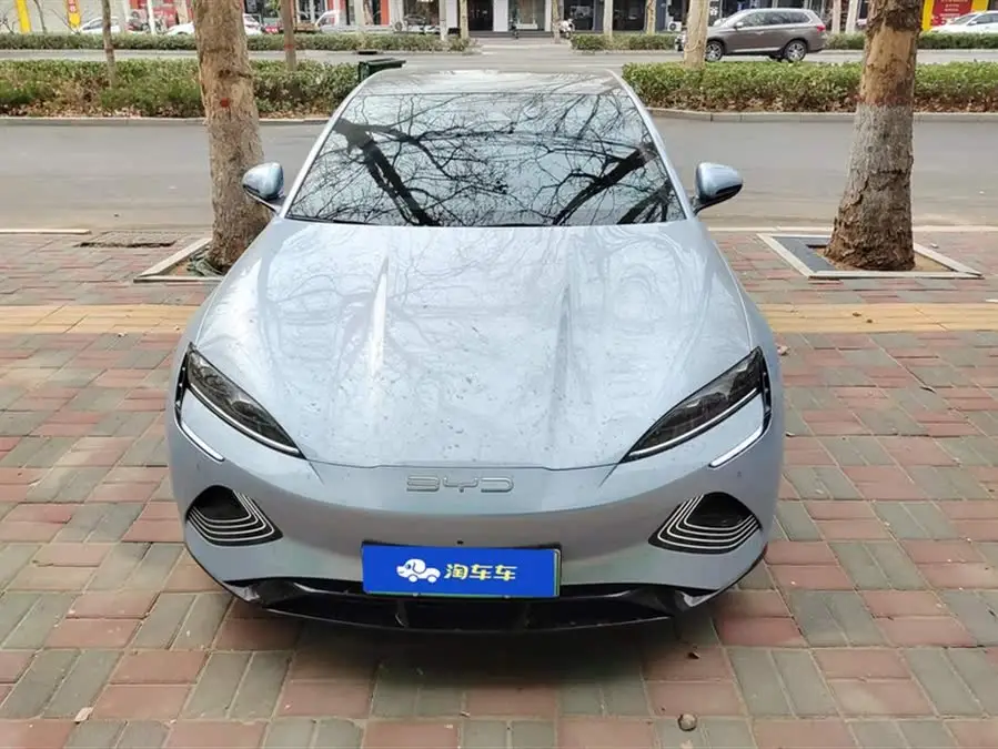 فقمة 2022 طراز 550 كم النسخة الفاخرة ذات الدفع الخلفي المعياري