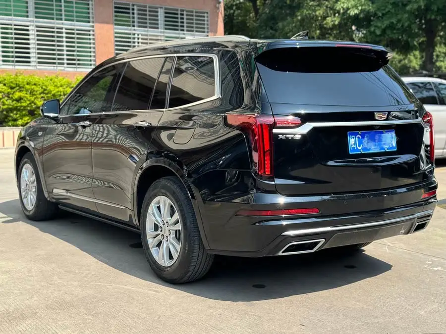كاديلاك XT6 2021 28T طراز فخم بستة مقاعد