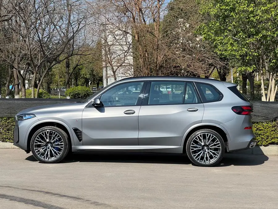 بي إم دبليو X5 2023 xDrive 40Li باقة M الرياضية الفاخرة ليل