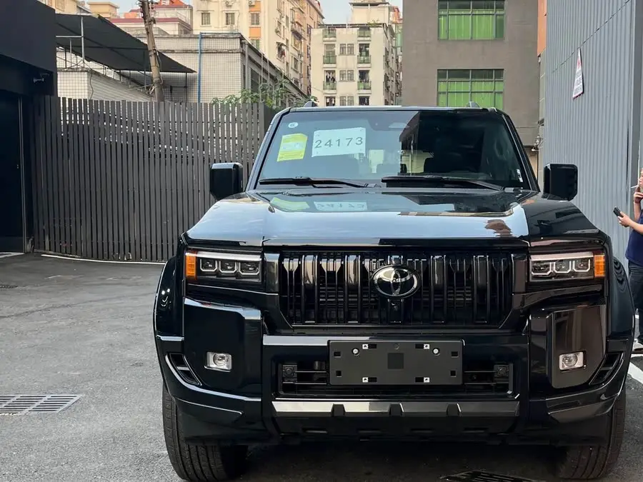 برادو 2025 2.4T إصدار VX الرائد 5 مقاعد