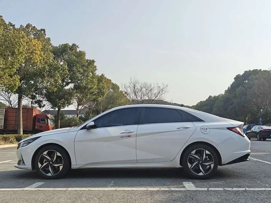 Elantra 2022 1.5L CVT LUX Premium