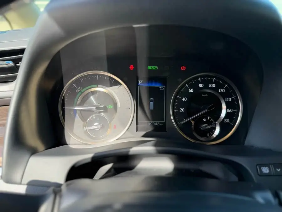 ألفارد 2020 هايبرد 2.5 لتر الفئة المتميزة