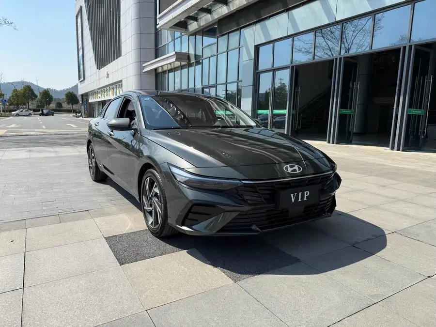 Elantra 2023 1.5L CVT LUX Premium Edition