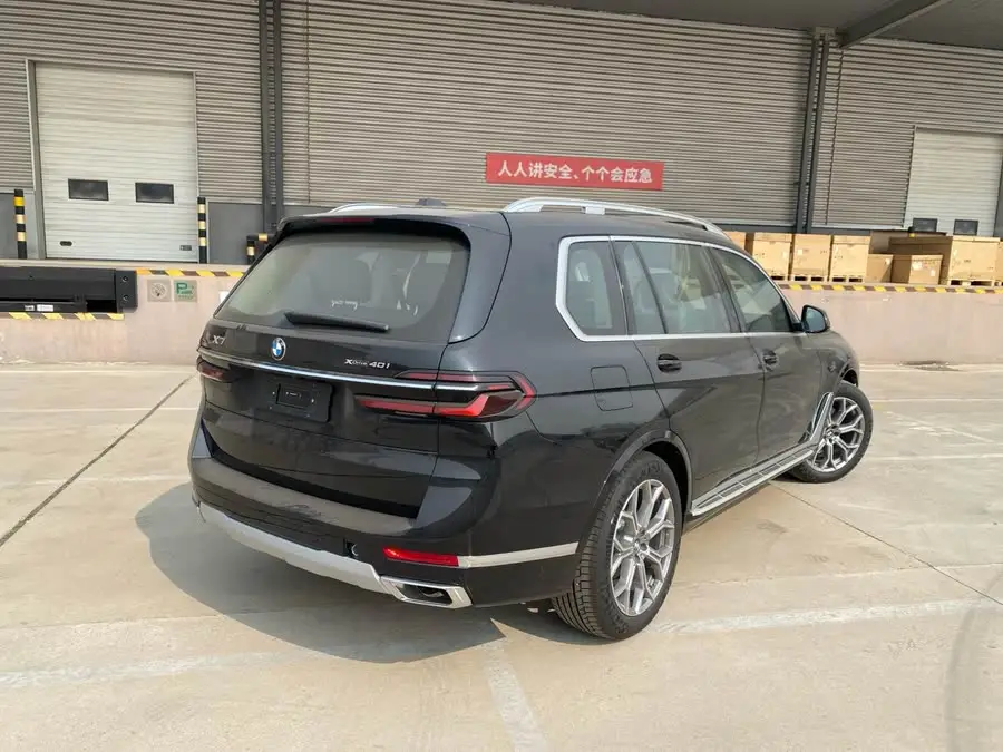 بي إم دبليو X7 2024 طراز xDrive40i حزمة فاخرة