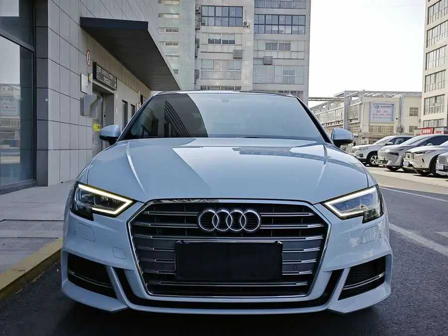 أودي A3 2020 سبورت باك 35 TFSI طراز الأزياء الوطنية VI