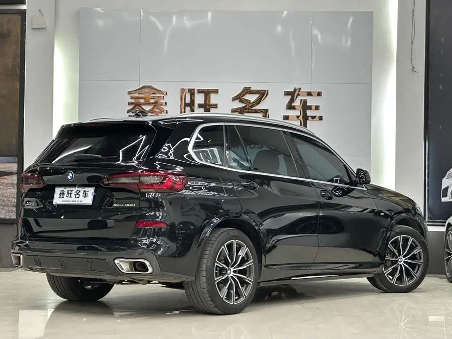 بي إم دبليو X5 2022 xDrive 30Li حزمة M الرياضية المميزة