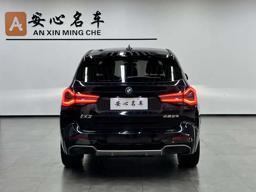 بي إم دبليو iX3 2023 الطراز الرائد