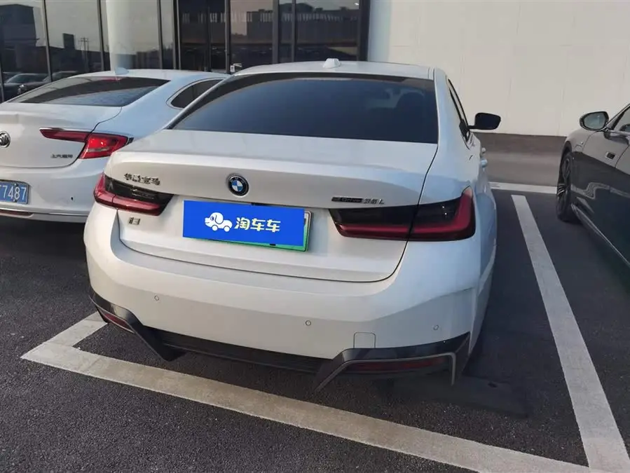 بي إم دابليو i3 2022 eDrive 35 L