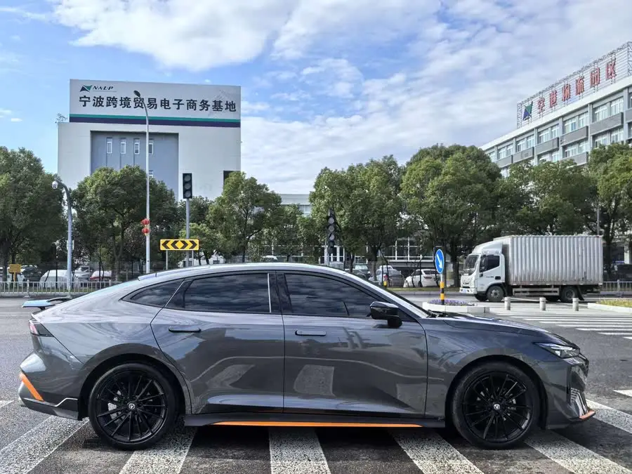 Changan UNI-V 2024 1.5T Deluxe Sports Model