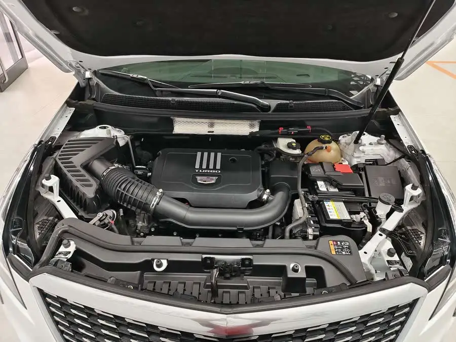 كاديلاك XT5 2021 2.0T فخمة دفع أمامي