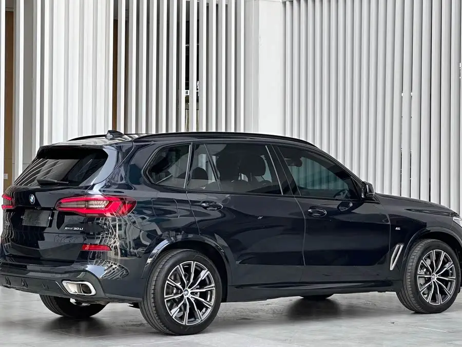 بي إم دبليو X5 2022 xDrive 30Li حزمة M الرياضية المميزة