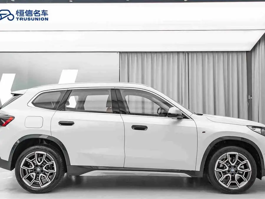 بي إم دبليو X1 2023 sDrive25Li حزمة تصميم X