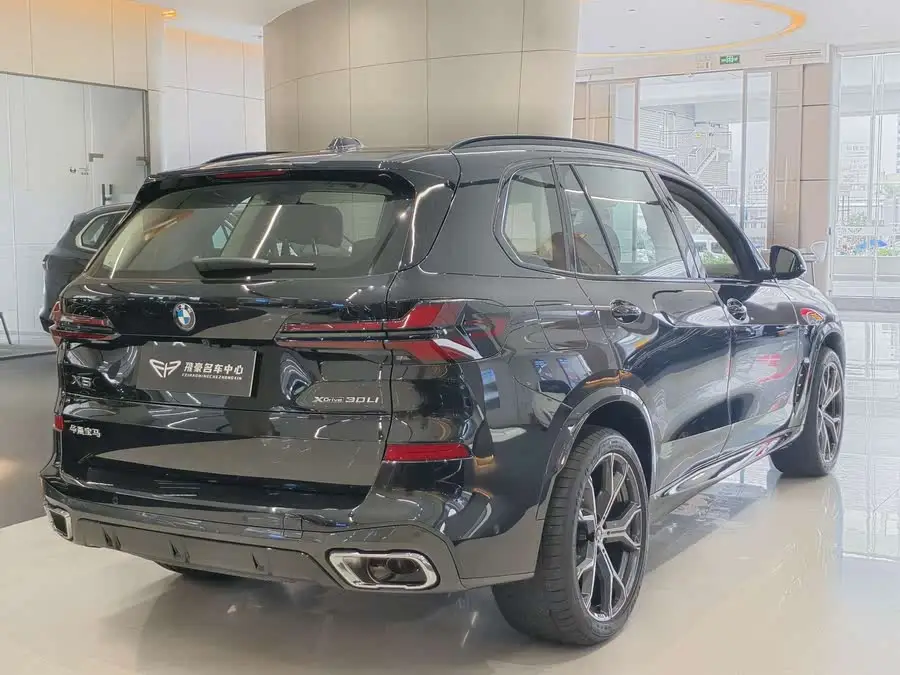 بي إم دبليو X5 2023 xDrive 30Li حزمة الرياضة الليلية M