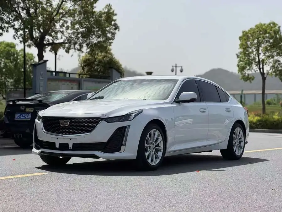 كاديلاك CT5 طراز 2023 28T فاخرة (الإصدار القياسي)