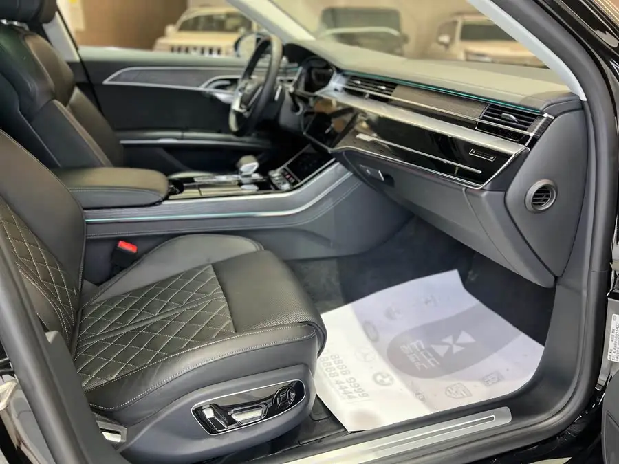 أودي A8 طراز 2024 A8L 50 TFSI quattro الفئة الممتازة