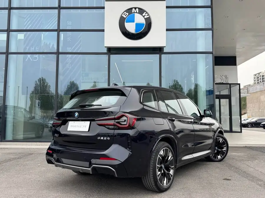 بي إم دبليو iX3 2023 إصدار القيادة