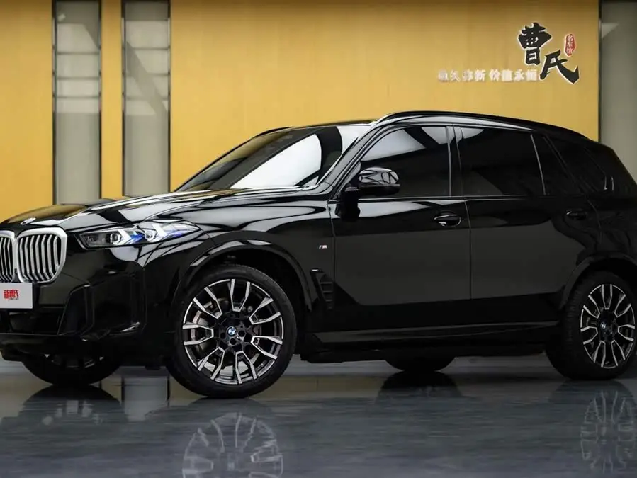 بي إم دبليو X5 2023 xDrive 40Li حزمة M الرياضية السوداء