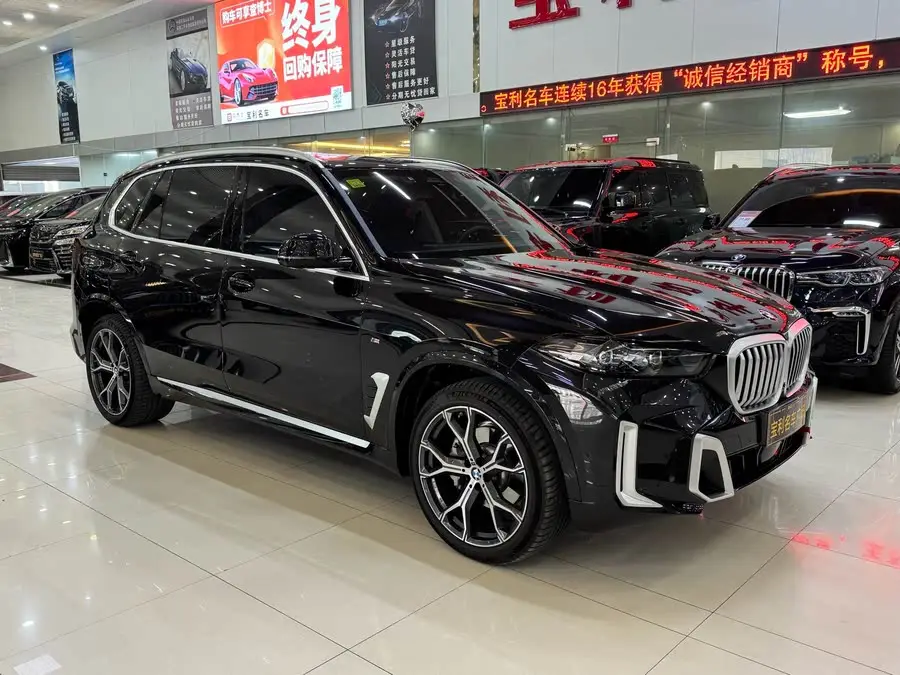 بي إم دبليو X5 2023 xDrive 30Li حزمة M الرياضية الفاخرة