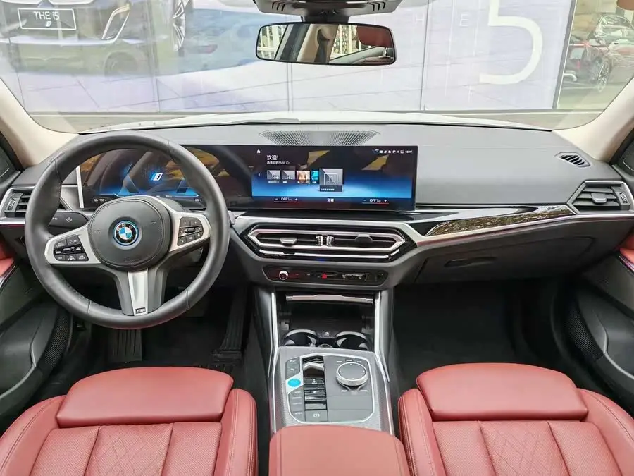 بي إم دبليو i3 2023 طراز eDrive 40 L مجموعة الليل