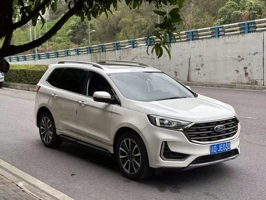 2021 Ford Edge PLUS EcoBoost 245 FWD Luxury 7-seater