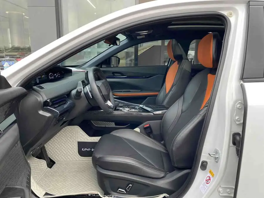 Changan UNI-V 2022 1.5T Smart Navigation Edition