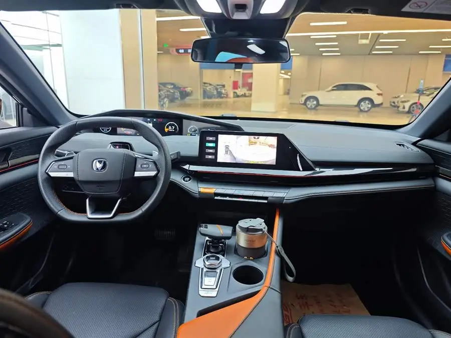 شانجان UNI-V 2023 1.5T الفاخرة