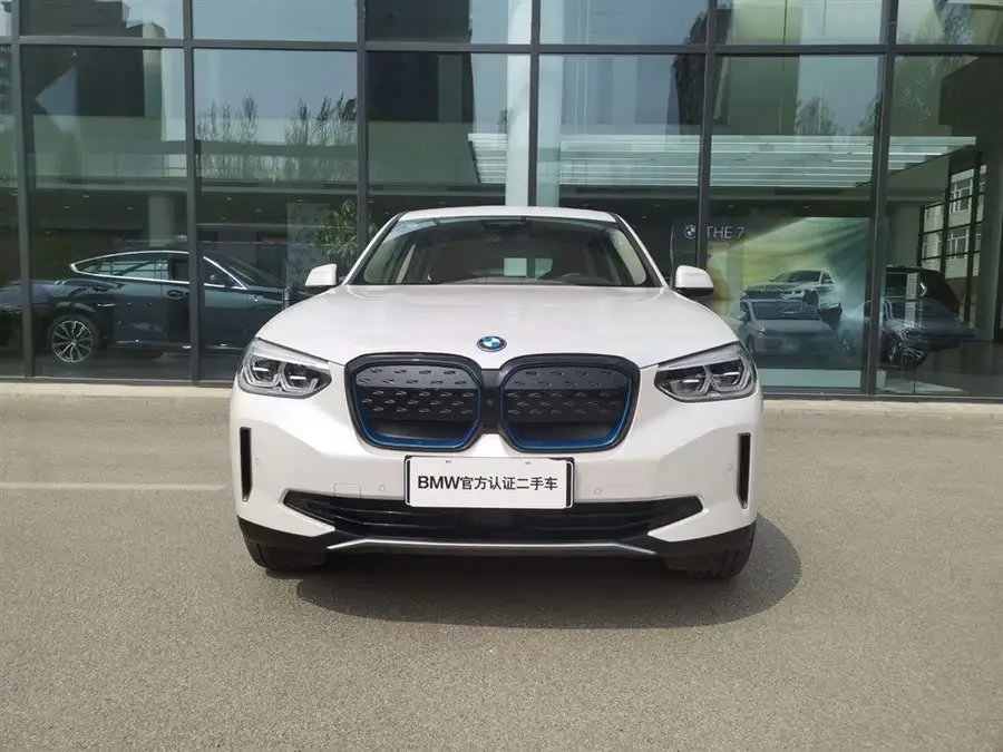 بي إم دبليو iX3 2021 النسخة الرائدة