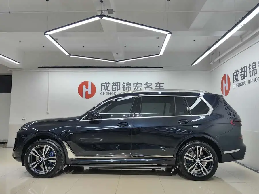 بي إم دبليو X7 2023 xDrive40i طراز M الرياضي الفاخر