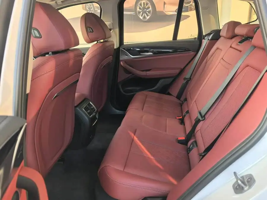 BMW iX3 2024 Leading Model