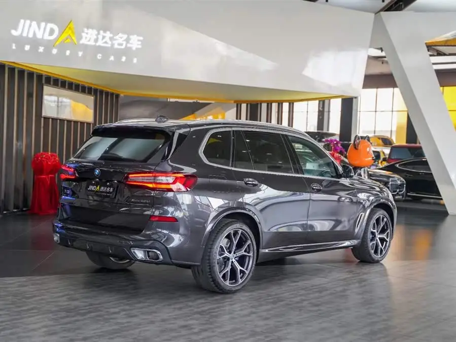 BMW X5 2023 xDrive 40Li M Sport Package