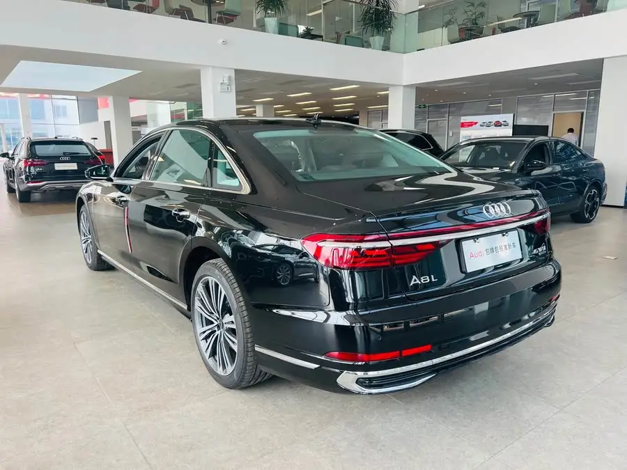 أودي A8 طراز 2025 A8L 45 TFSI quattro فاخرة