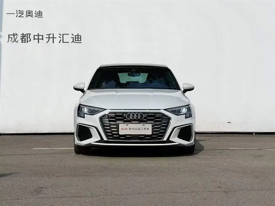 أودي A3 2024 سبورت باك 35 TFSI الطراز الرياضي الأنيق