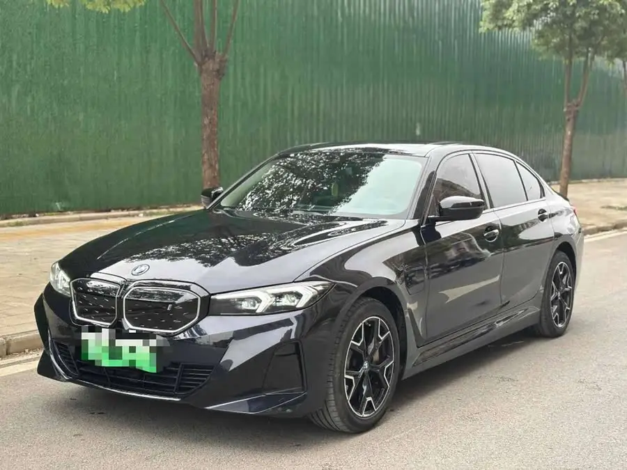 بي إم دبليو i3 2024 eDrive 40 L حزمة الرياضة الليلية