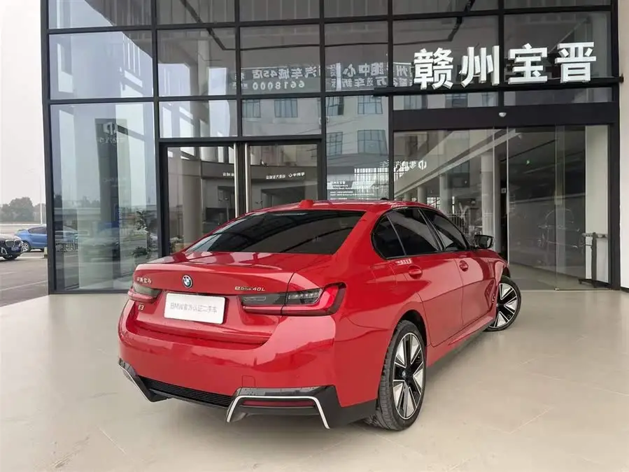 بي إم دبليو i3 2023 eDrive 40 L حزمة الرياضة الليلية