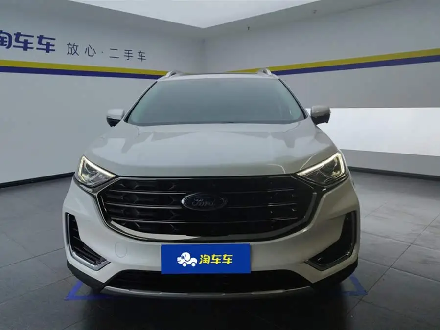 2021 Ford Edge PLUS EcoBoost 245 Two-Wheel Drive Platinum 5-Seater