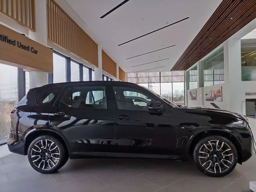 BMW X5 2023 xDrive 40Li M Sport Night Package