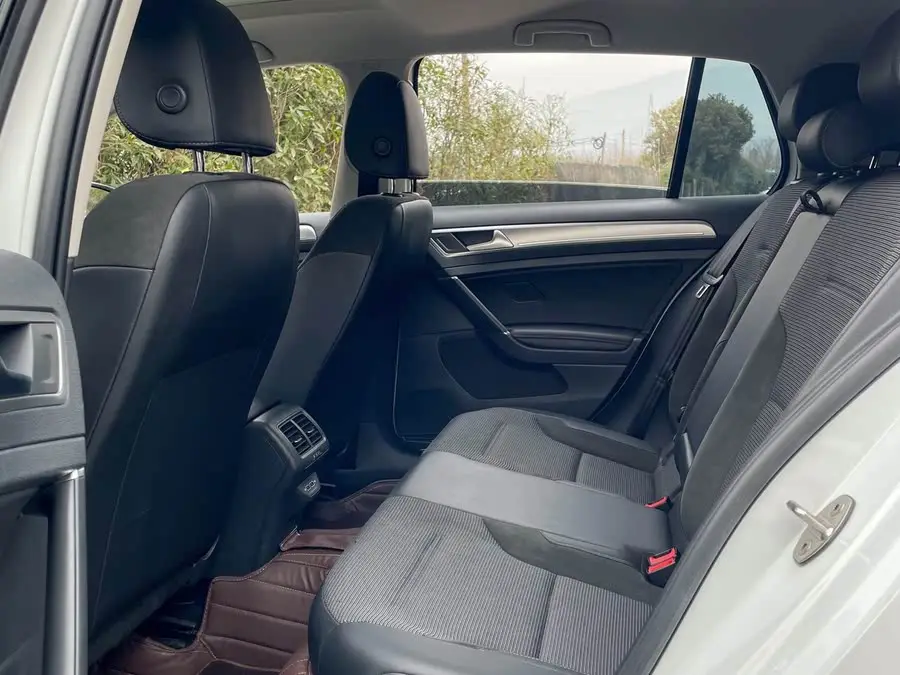 جولف 2020 إصدار الحب 280 TSI DSG مريح