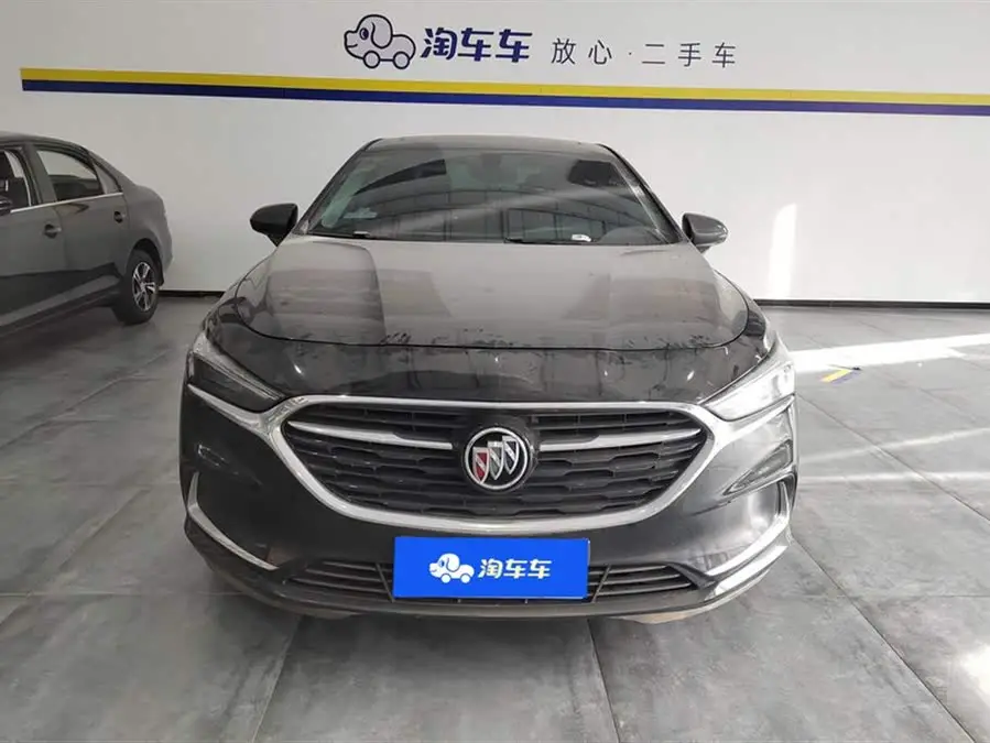 بيوك لاكروس 2022 552T فاخرة