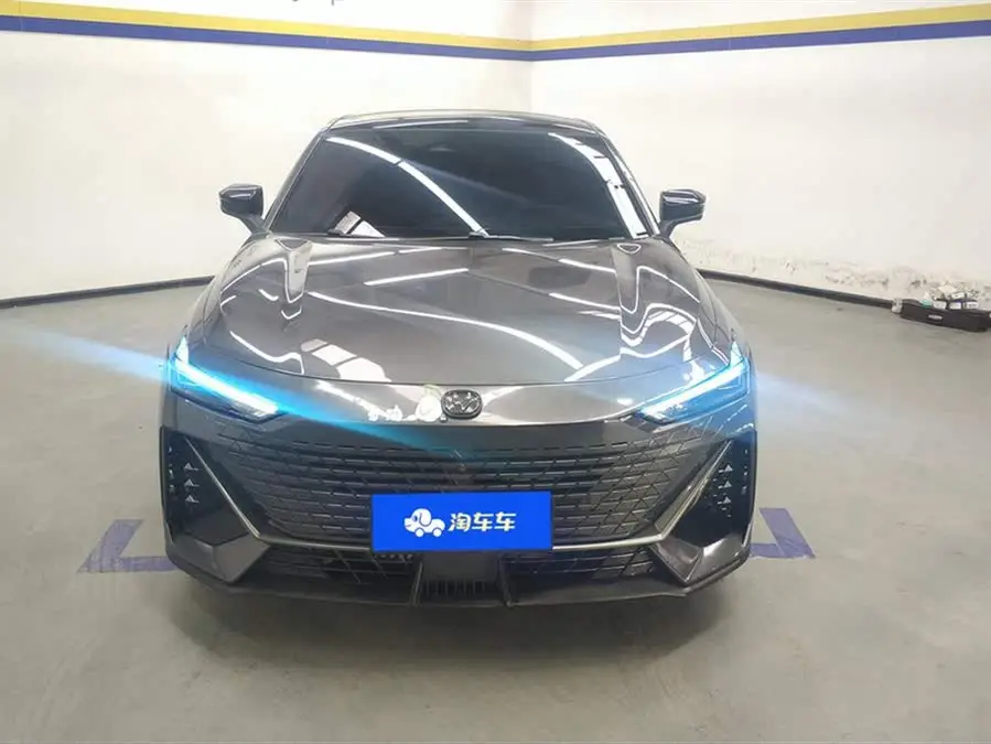 Changan UNI-V 2023 1.5T Premium