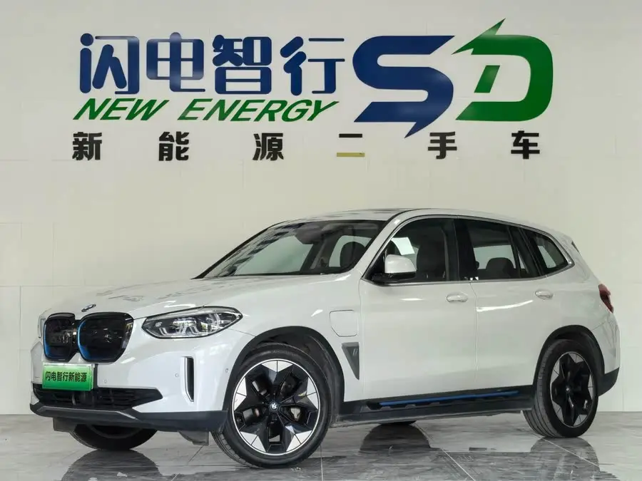 بي إم دبليو iX3 2021 الطراز الرائد